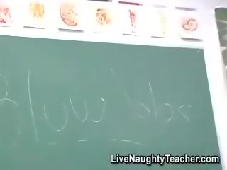 Смаглява вчитель мастурбує в провокаційний спідня білизна