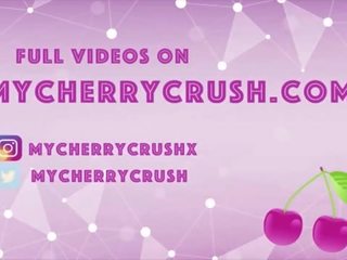 Desirable kont plagen in slipjes en masturberen met speeltjes - cherrycrush