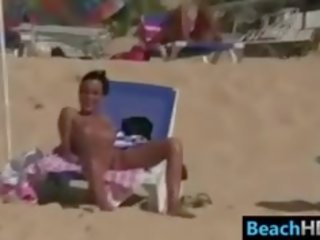 Naken jenter ved den strand