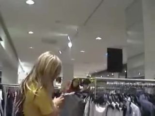 Couple filmed herself fucking in dressingroom vid