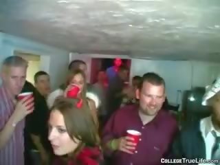 Netīras saspraude video pie ballīte uz klubs