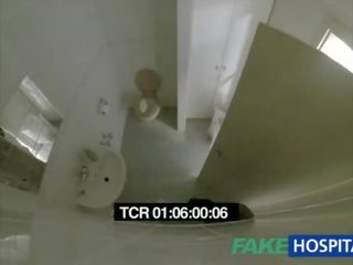 Fakehospital fantastický mladý damsel s velký kozičky dostane lékaři léčba před stříkat